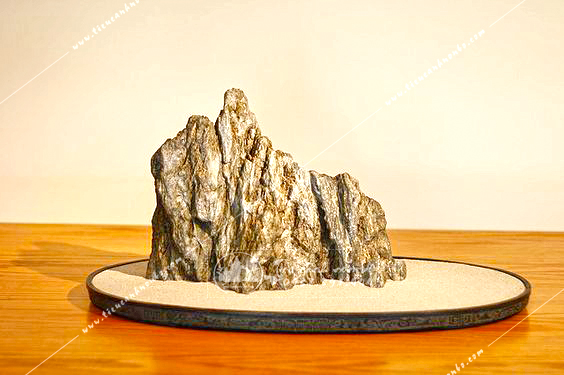nhung-cach-su-dung-hon-non-bo-mini-de-ban-hop-phong-thuy-ma-rat-it-nguoi-biet Những cách sử dụng hòn non bộ mini để bàn hợp phong thủy mà rất ít người biết