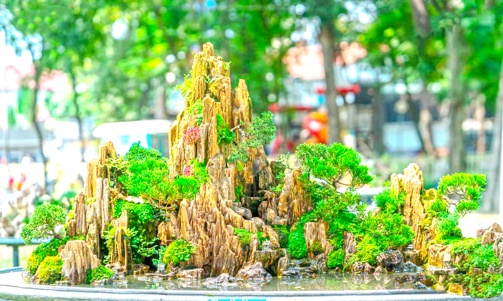 nhung-cach-su-dung-hon-non-bo-mini-de-ban-hop-phong-thuy-ma-rat-it-nguoi-biet Những cách sử dụng hòn non bộ mini để bàn hợp phong thủy mà rất ít người biết